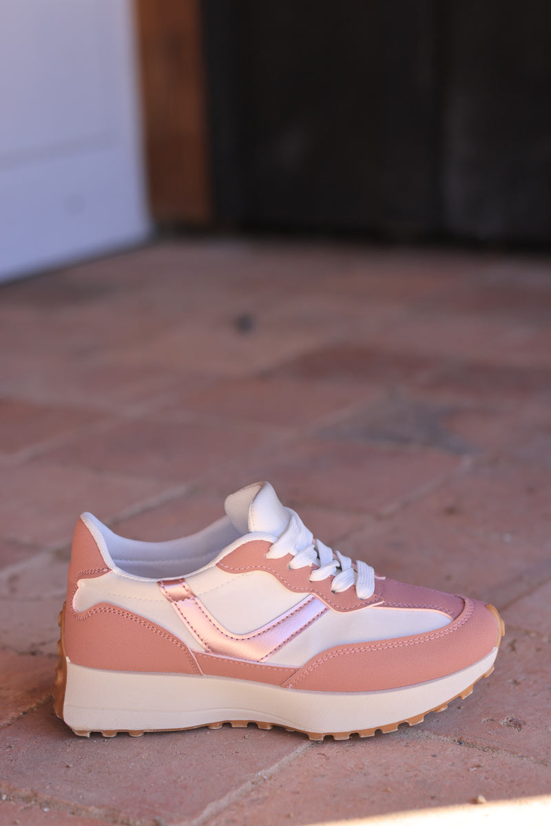 Zapatillas running de suela gruesa con inserciones rosa viejo y brillantes