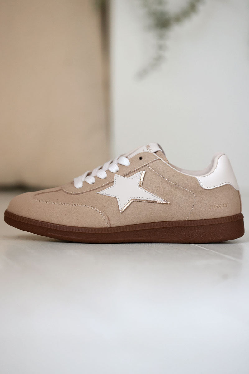 Zapatillas de ante beige con estrella de piel sintética blanca