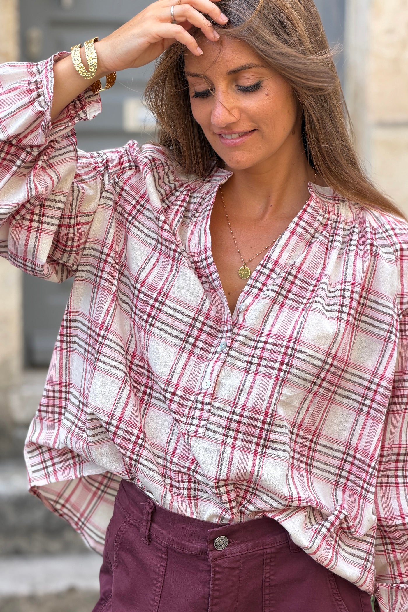Blouse en coton écru à carreaux style tartan bordeaux col boutons