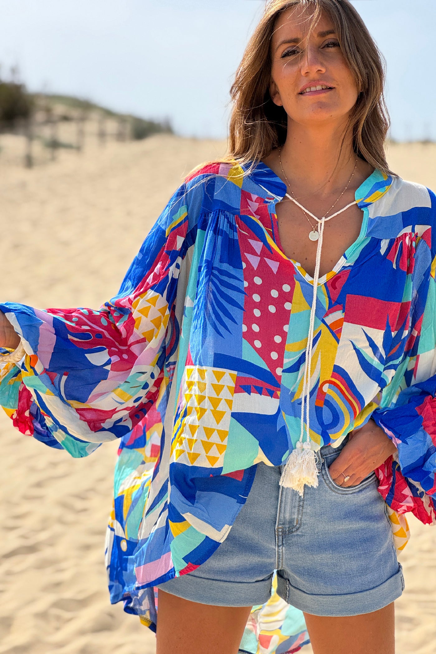 Blouse fluide imprimé graphique bleu roi manches bouffantes