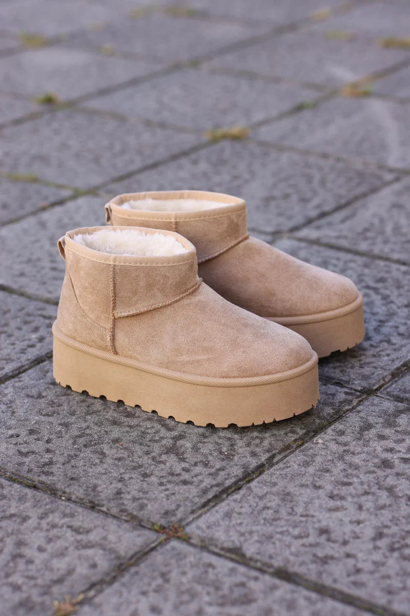 Bottes beige fourrées basses à plateforme