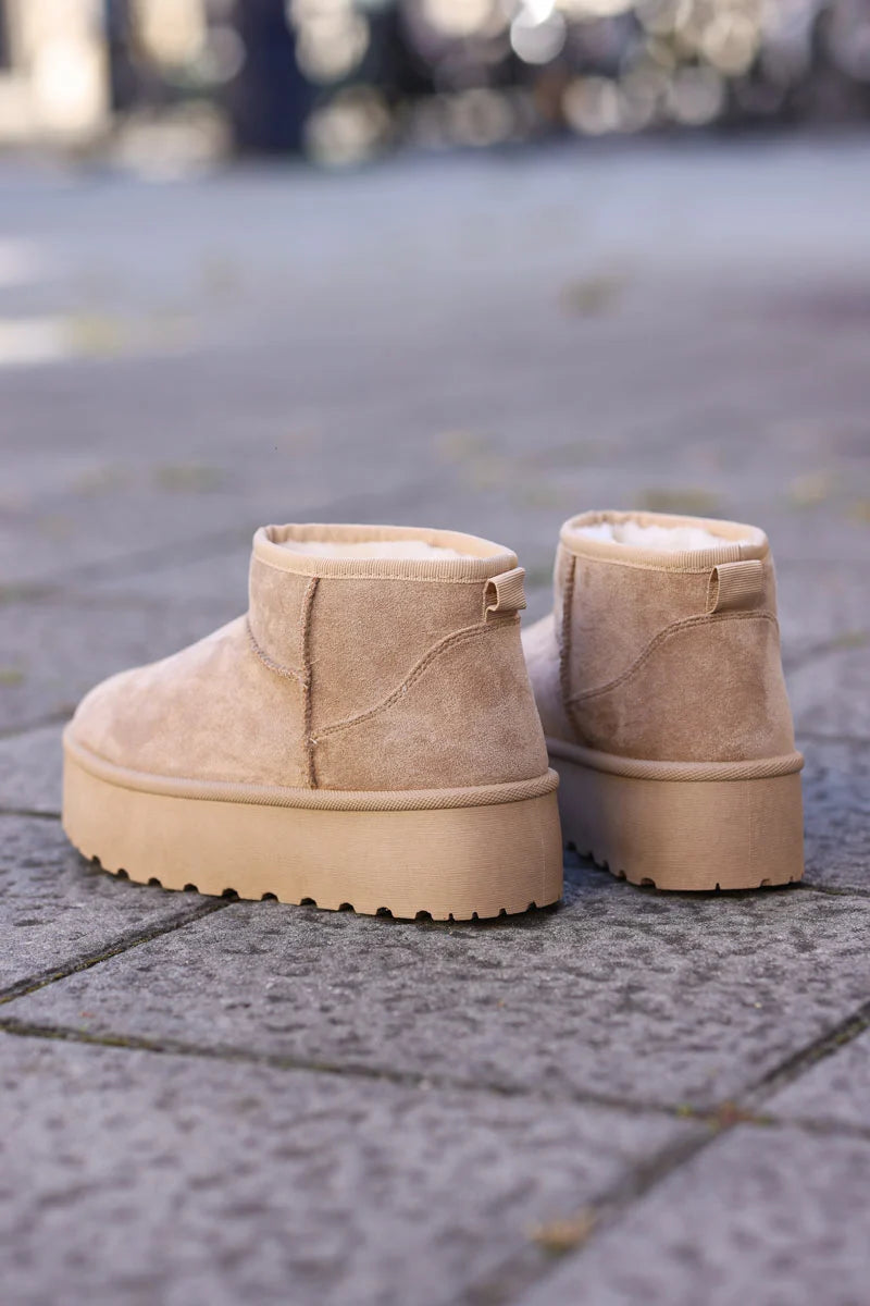 Bottes beige fourrées basses à plateforme
