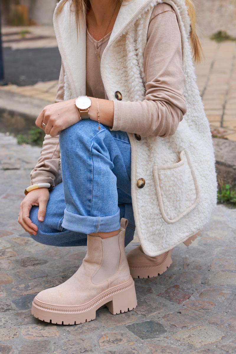 Botines Chelsea de ante beige con tacón de muesca