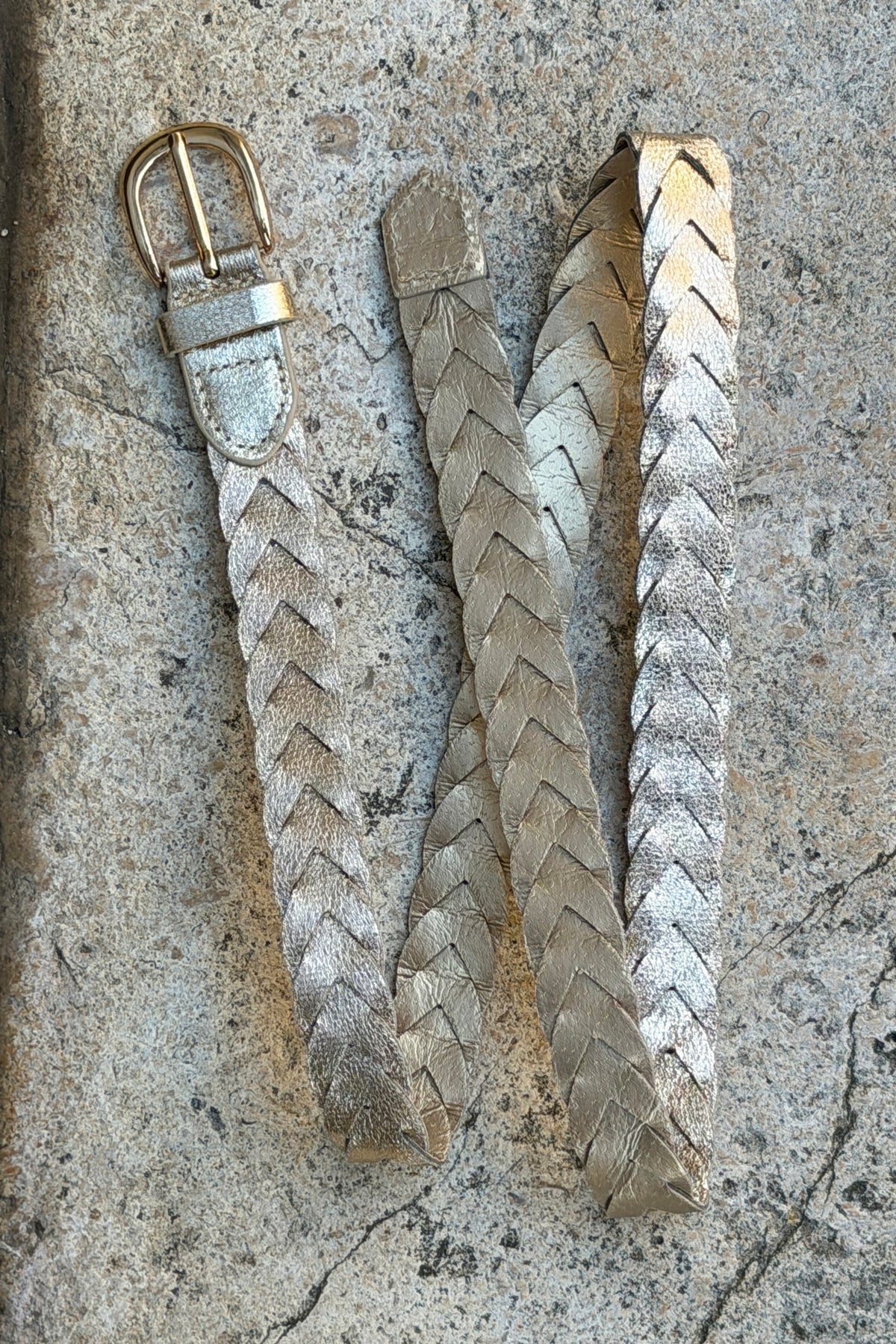 Ceinture tressée dorée souple en simili cuir