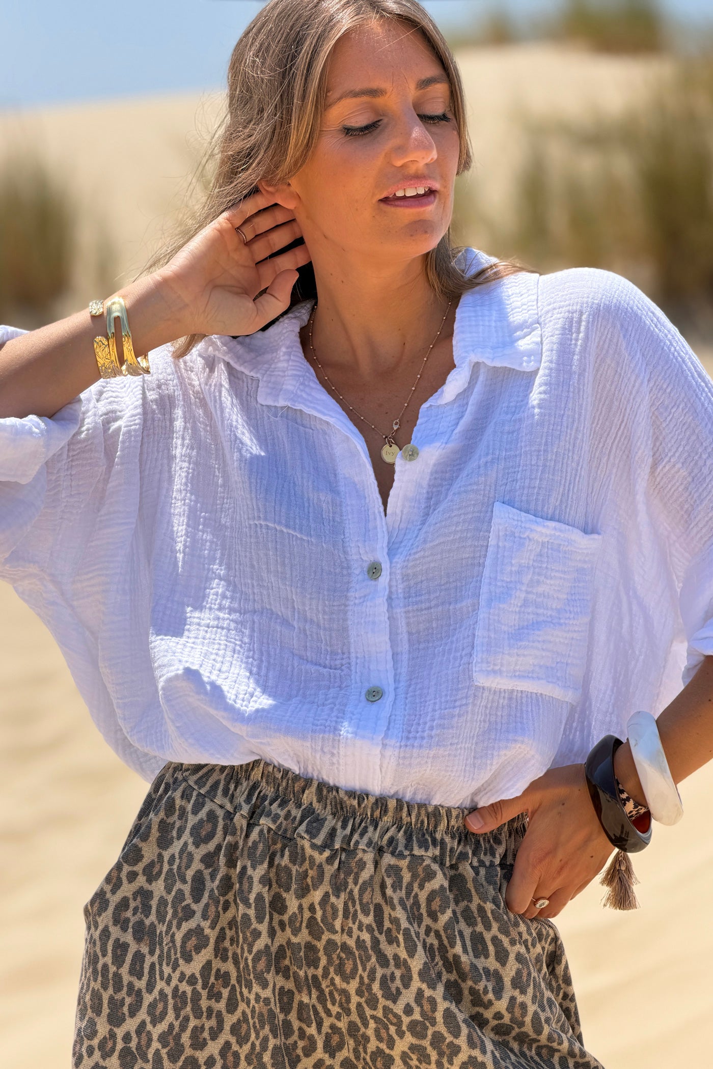 Chemise blanche en gaze de coton large avec poche