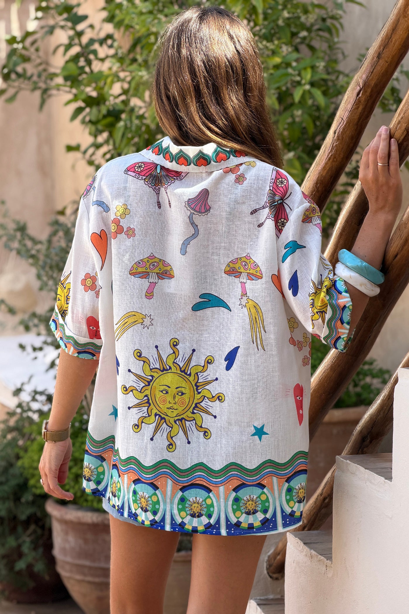 Chemise blanche imprime symboles colores