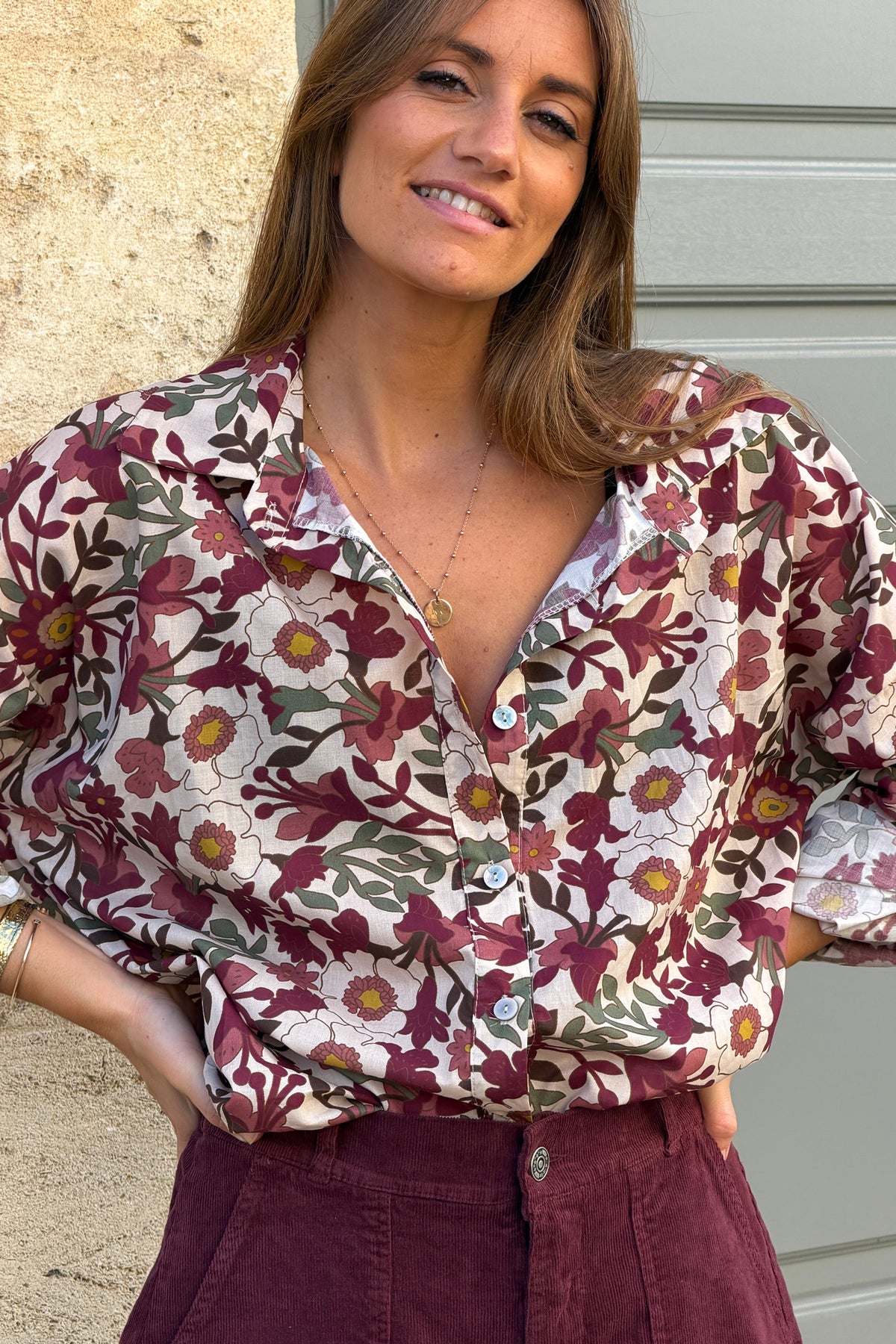 Chemise en coton motifs fleurs aubergine