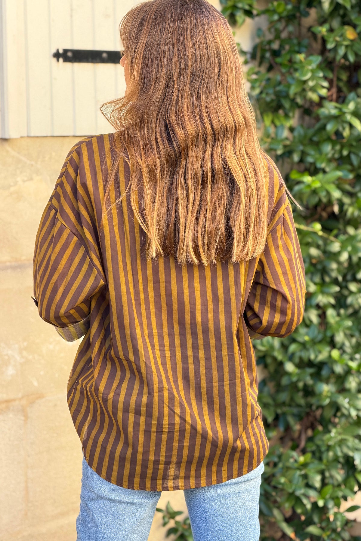 Chemise en coton sans col imprimé rayures olive et marron