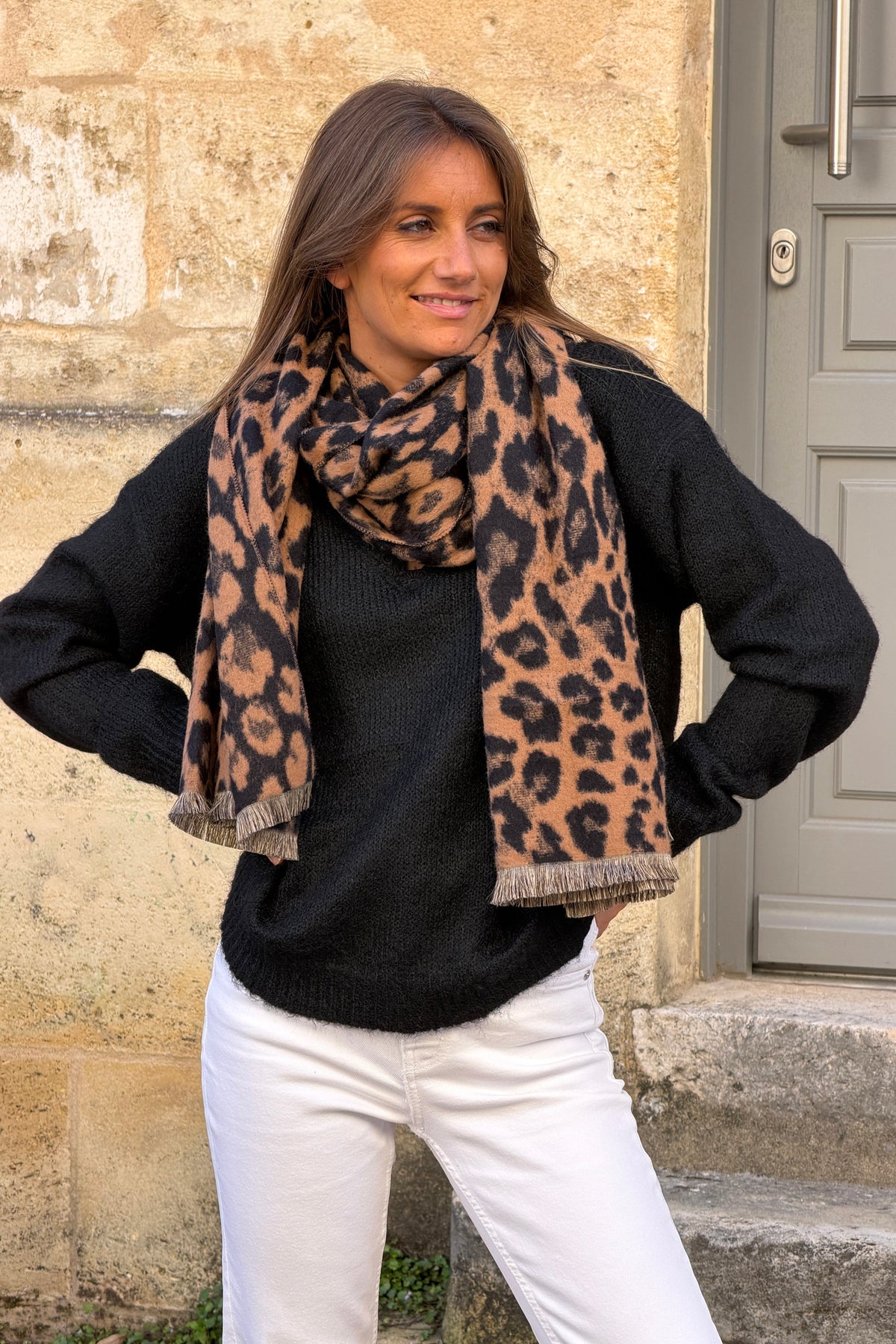 Echarpe douce motifs léopard camel et noir