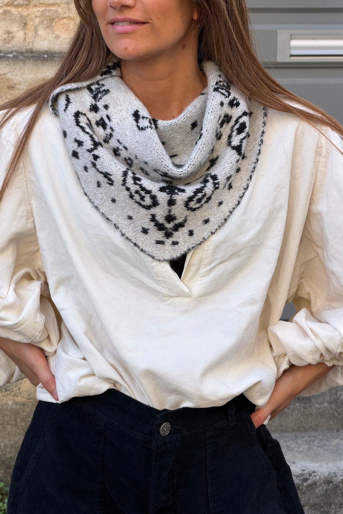 Echarpe foulard en maille beige motif bandana
