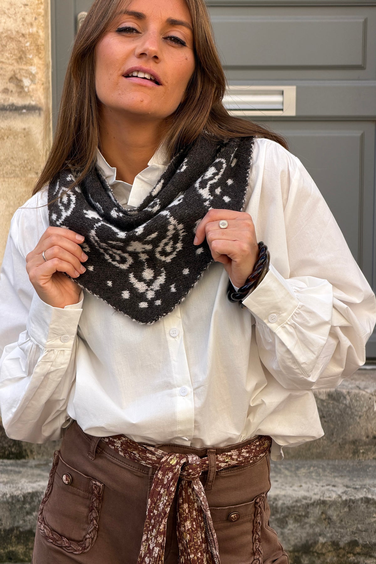 Echarpe foulard en maille marron motif bandana