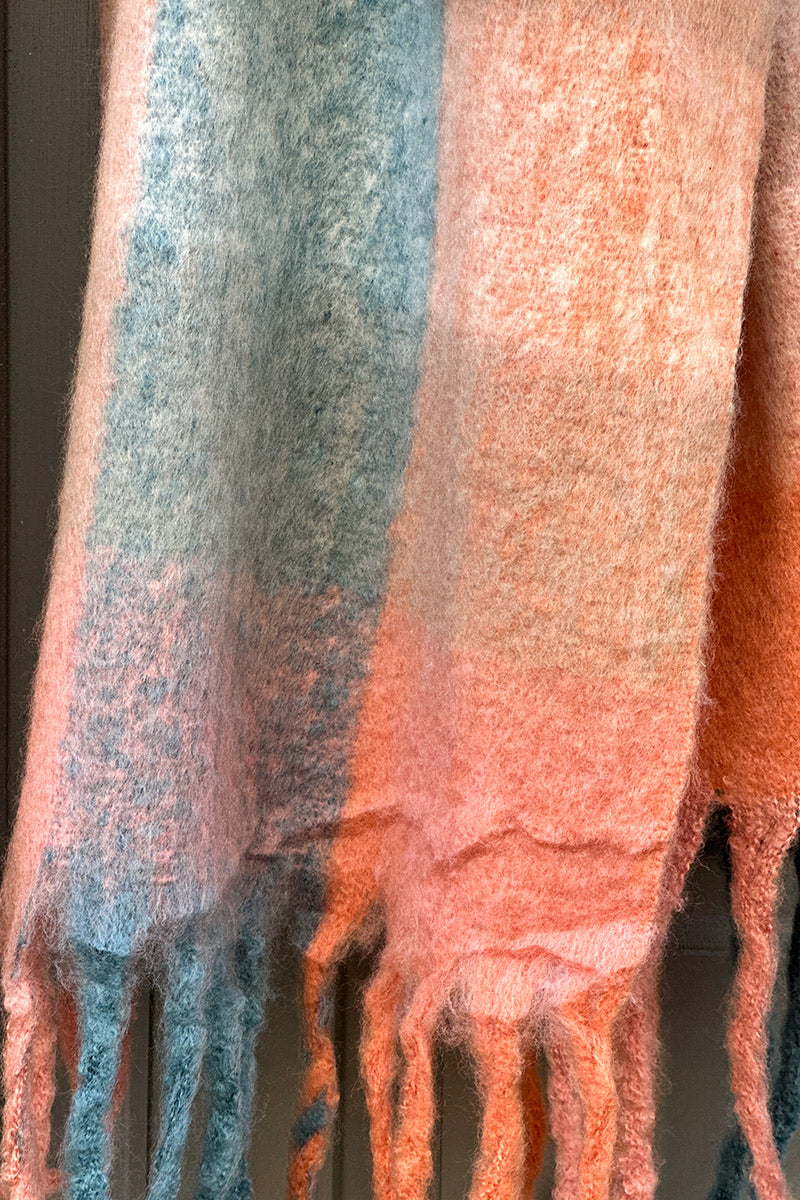 Écharpe toute douce à carreaux pastel vieux rose et bleu avec franges