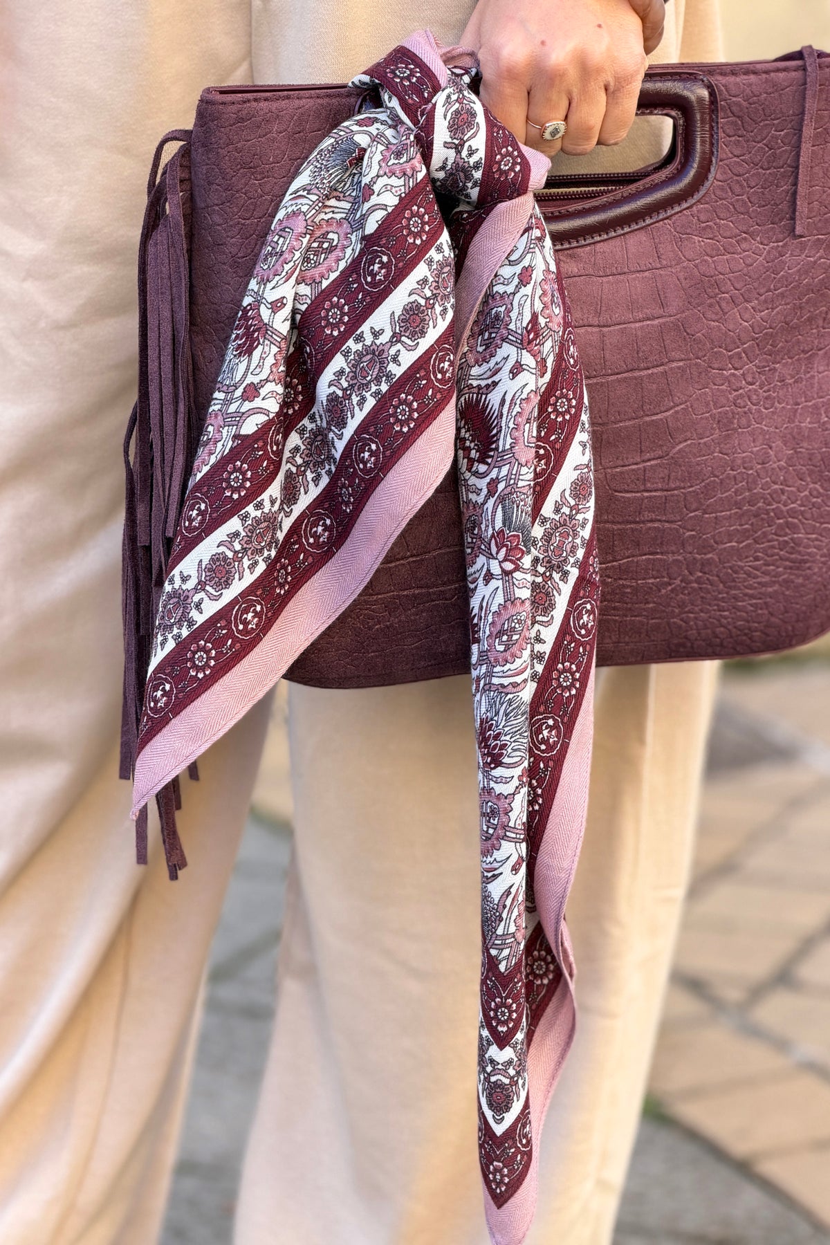 Foulard carré imprimé fleurs paisley aubergine