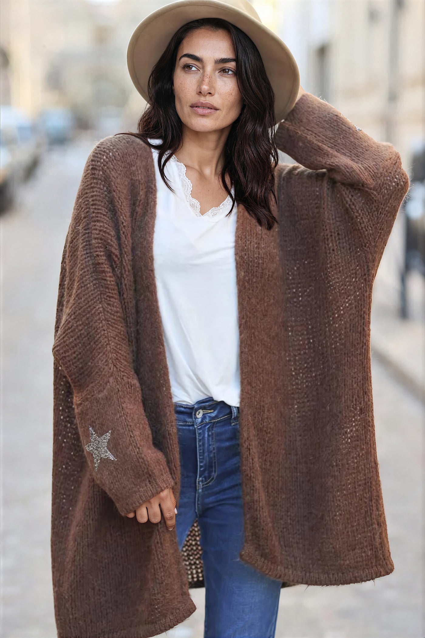 Gilet chocolat mi long grosses mailles étoile strass manches