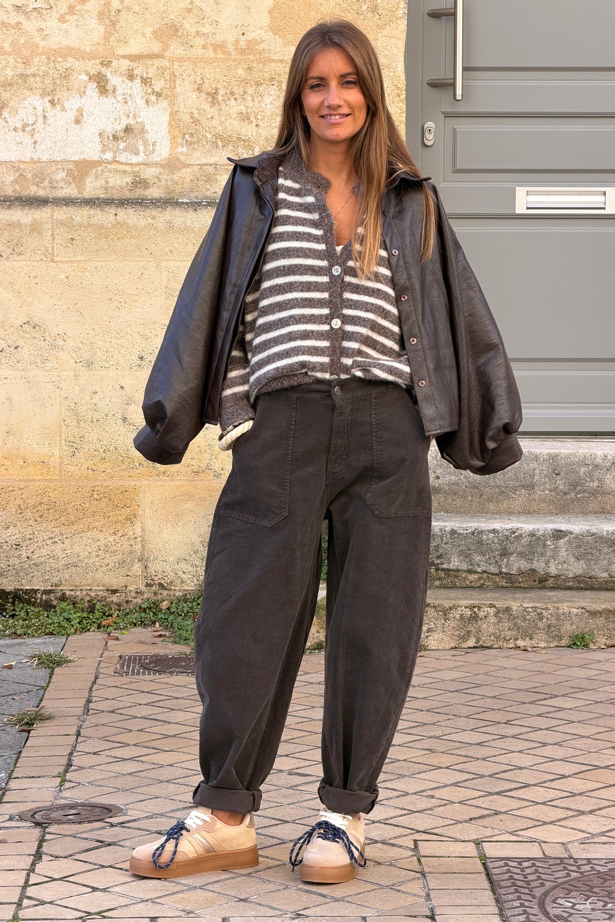 Gilet en maille marron clair chiné rayures style marinière petits boutons nacres col rond