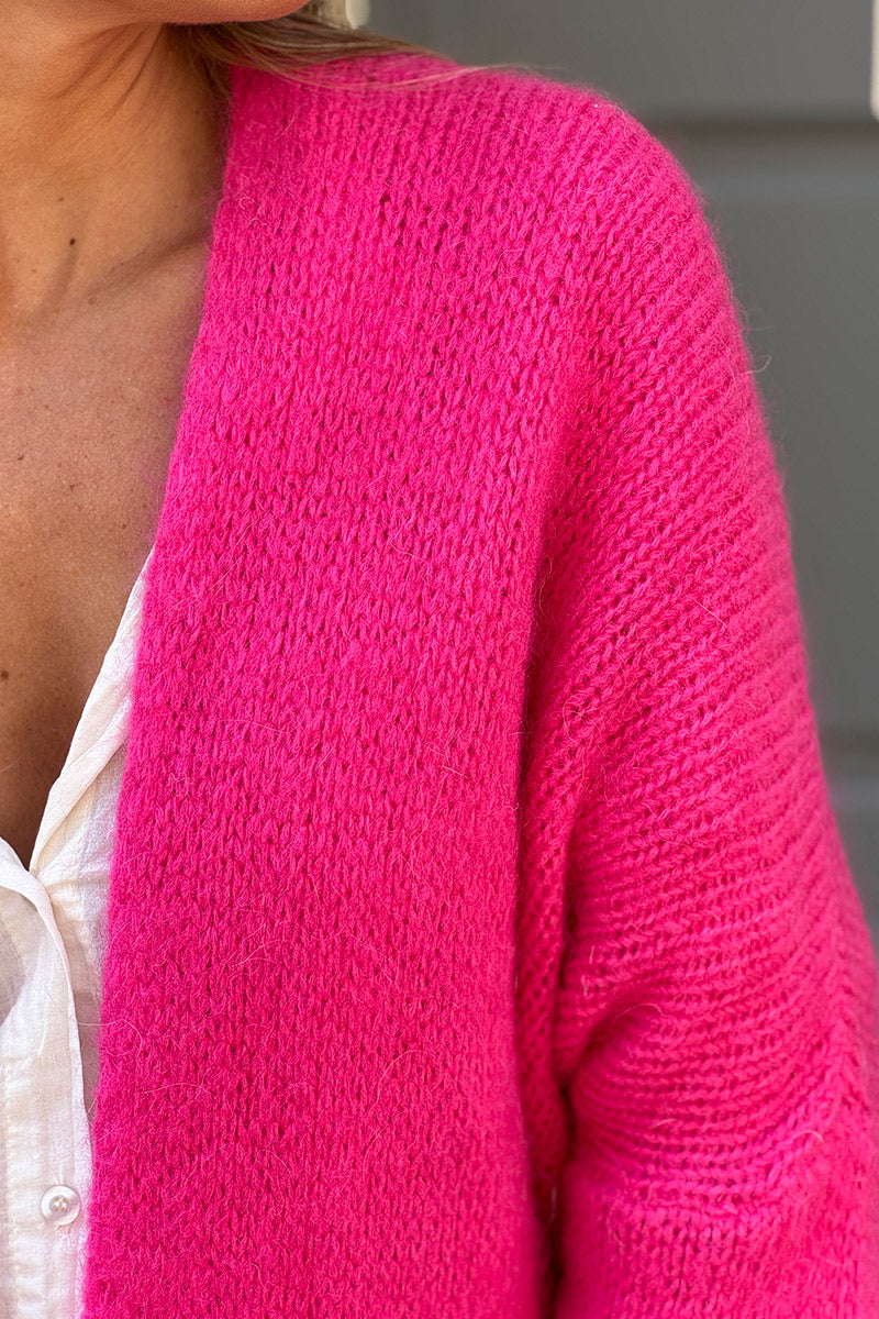 Cárdigan fucsia con cuello cruzado y bolsillos