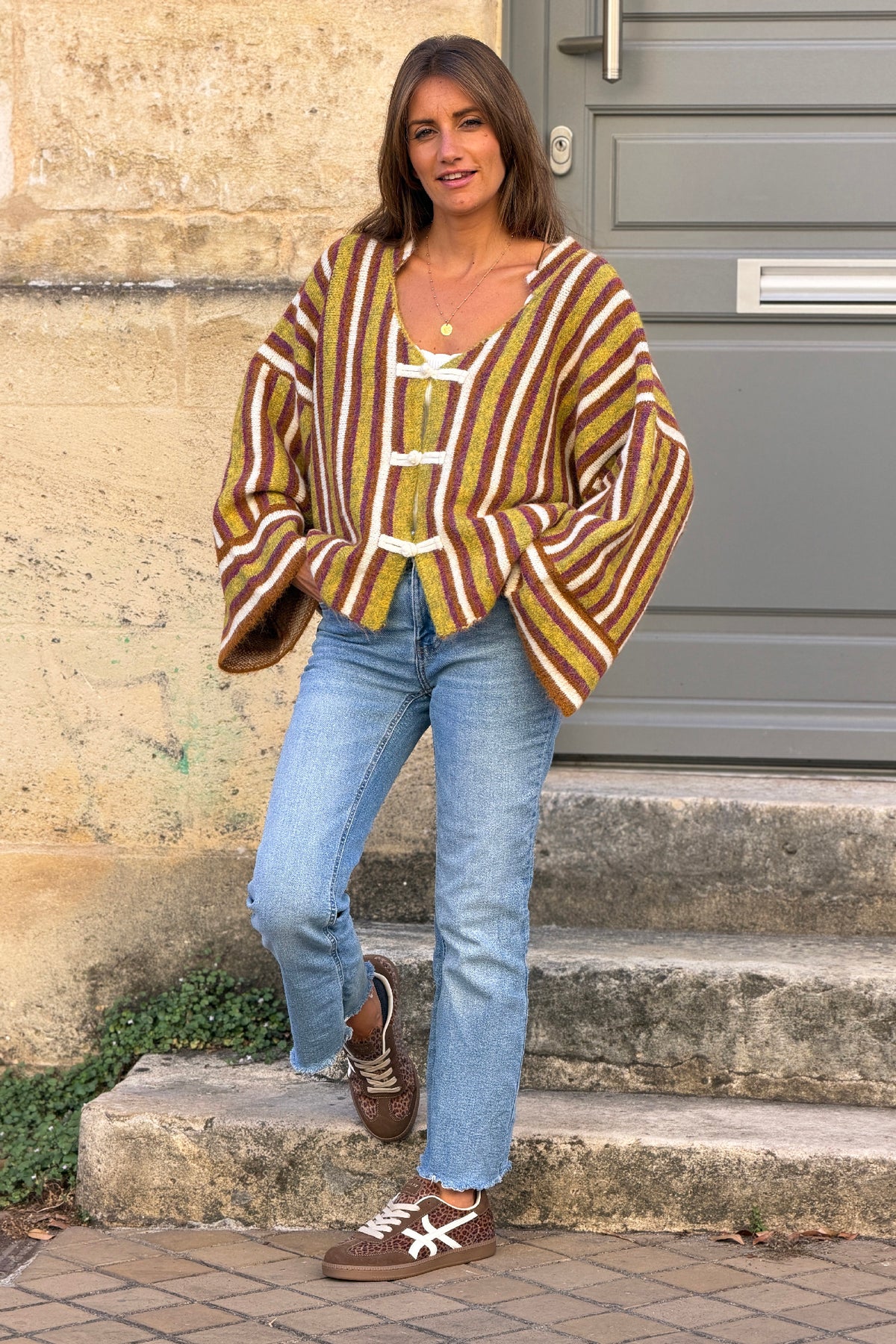 Gilet moelleux rayures vert et camel fermeture nœuds style veste mexicaine