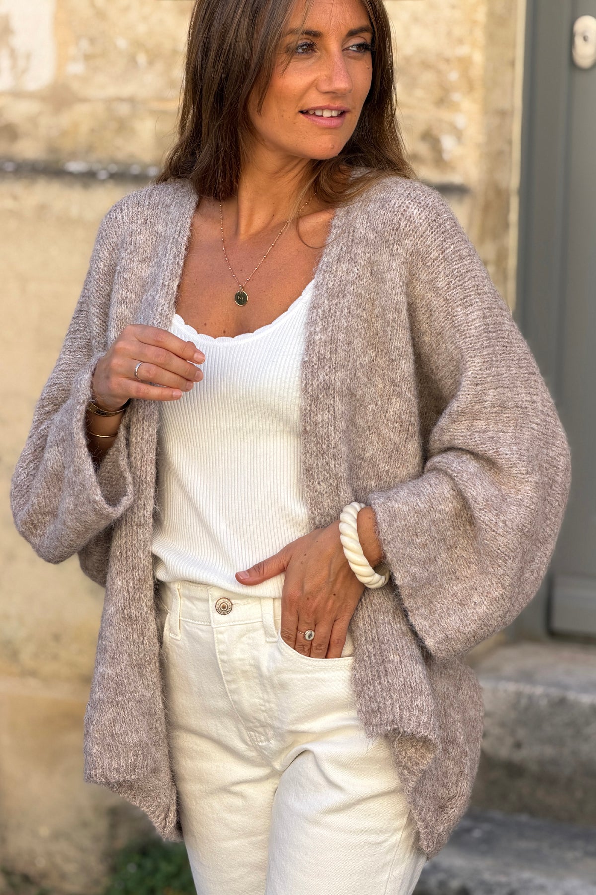 Gilet taupe chiné en maille coupe loose manches chauve-souris trois-quarts