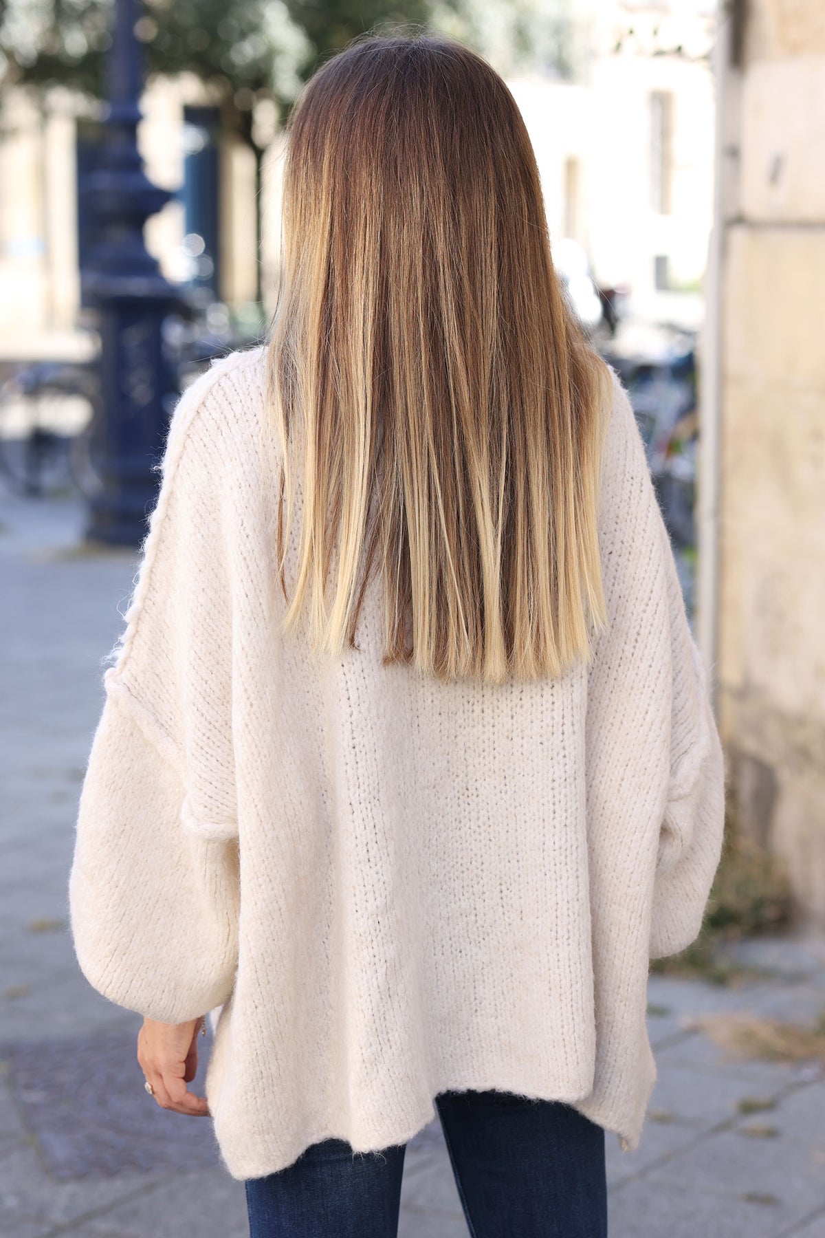 Gros pull large écru en maille chaude couture apparente