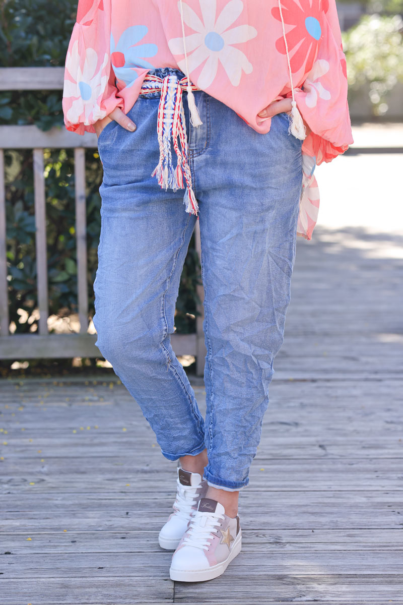 Jeans confort elásticos con cinturón bordado peruano y trenzas.