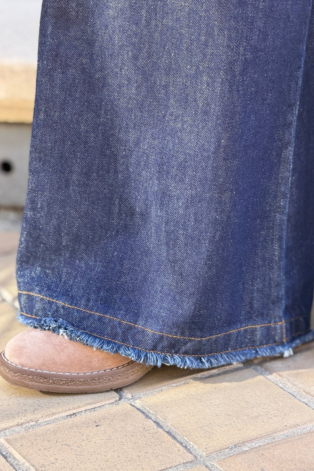 Jean brut wide leg détail franges taille élastique avec ceinture simili