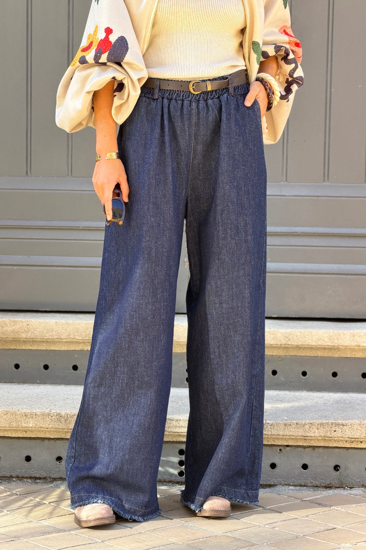 Jean brut wide leg détail franges taille élastique avec ceinture simili