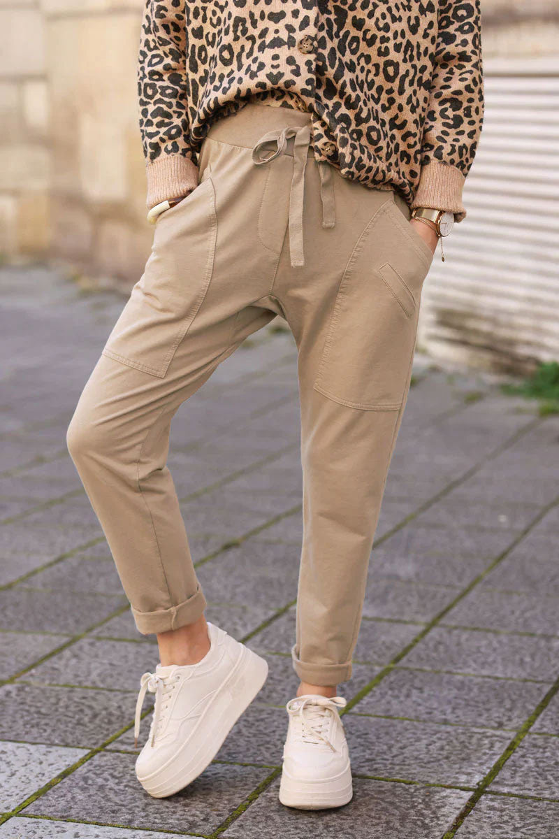 Pantalón jogging urbano camel claro con bolsillos