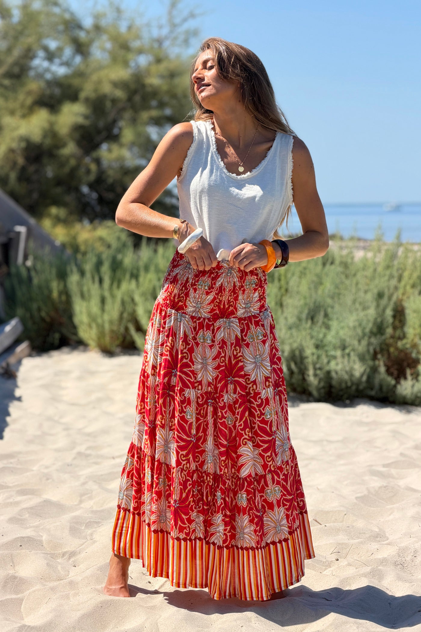 Jupe fluide taille smockée imprimé palmiers rouge et blanc