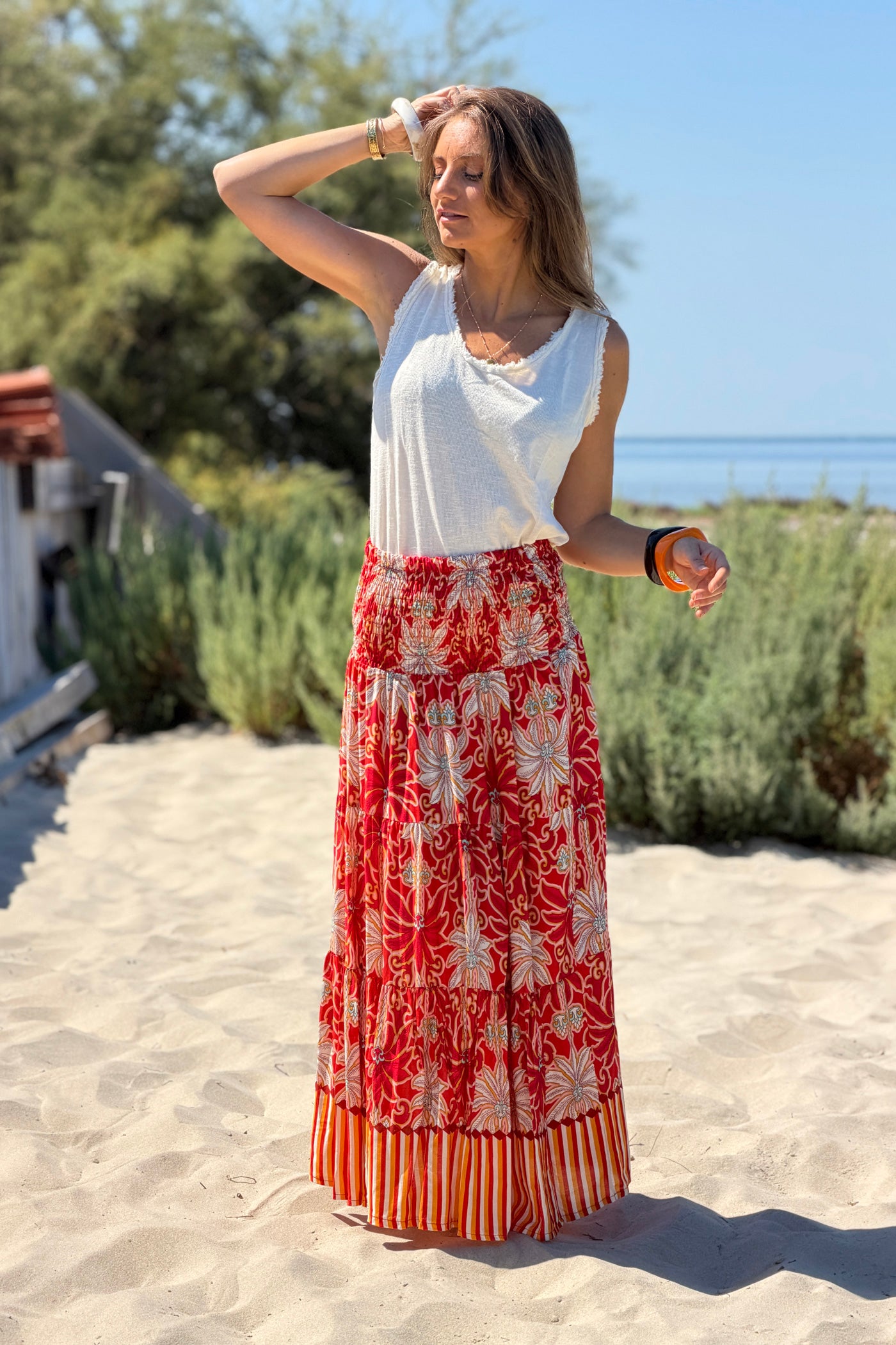 Jupe fluide taille smockée imprimé palmiers rouge et blanc