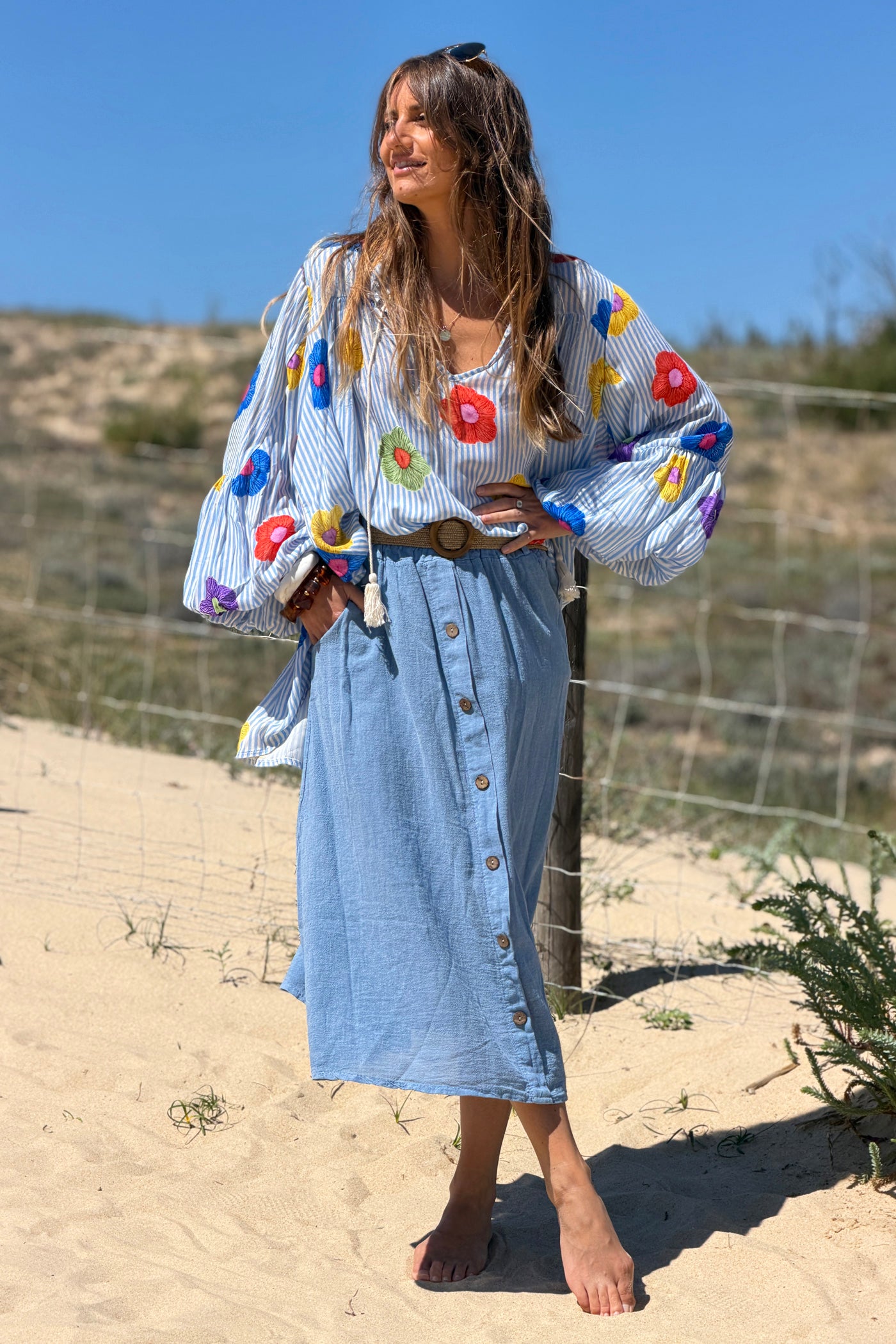 Jupe midi bleu en coton faux boutons bois et taille élastique