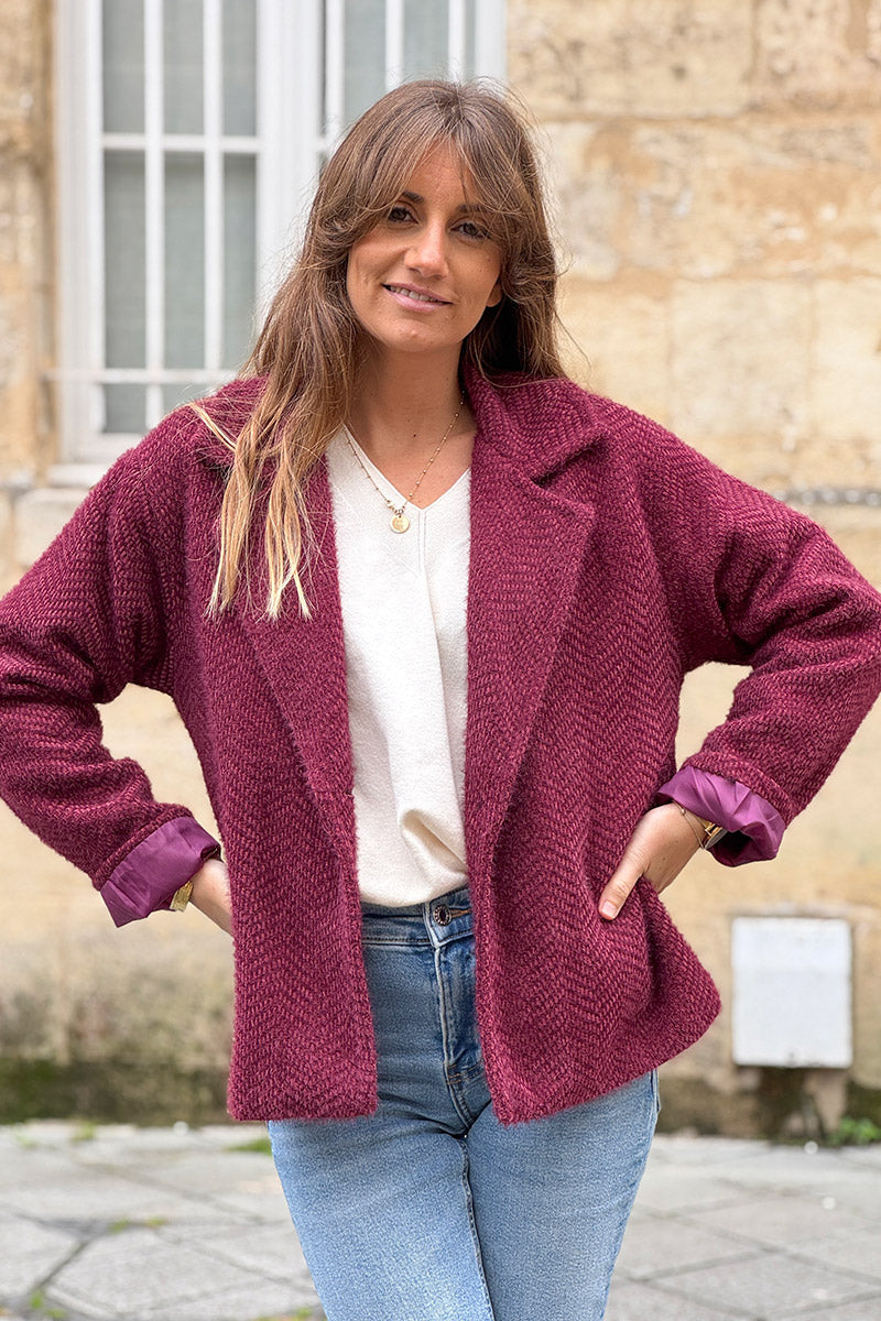 Manteau aubergine court doux en maille chenille