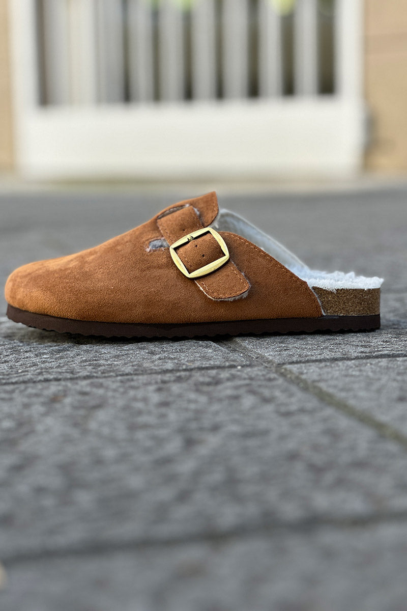 Mules sabots fourrées suédine camel avec boucle réglable