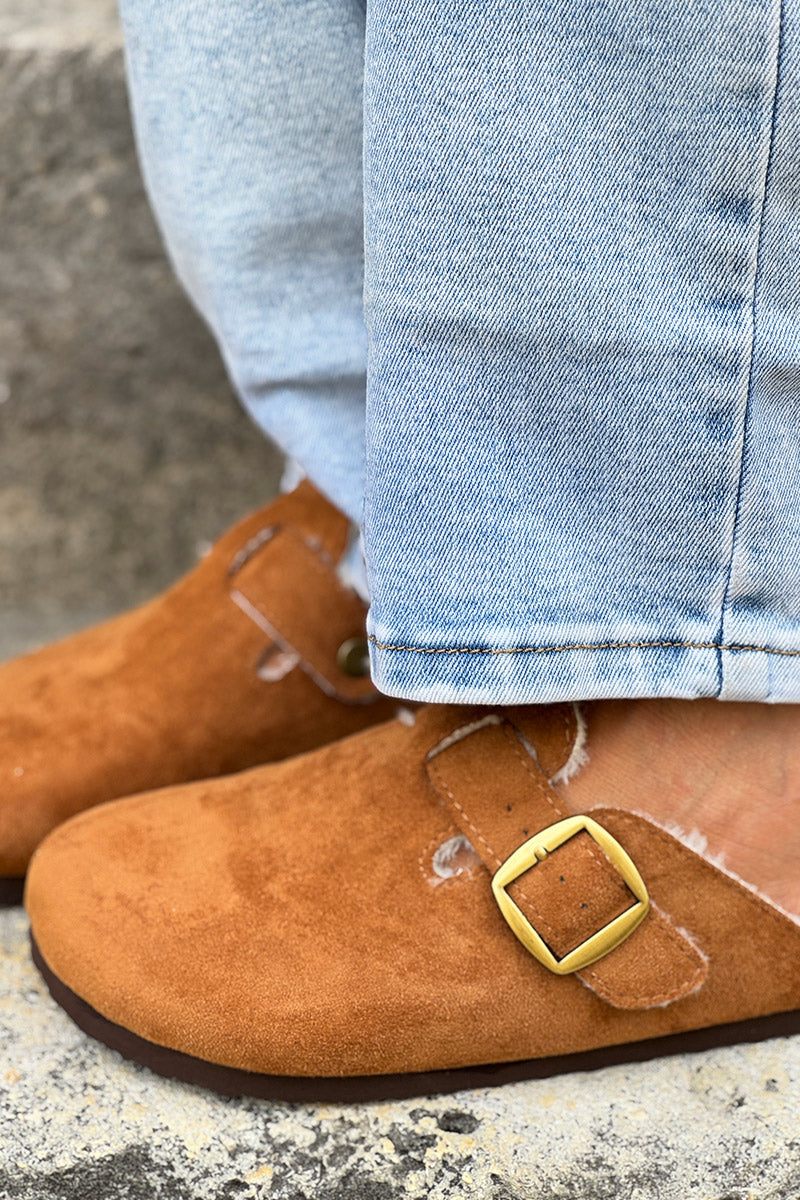 Mules sabots fourrées suédine camel avec boucle réglable