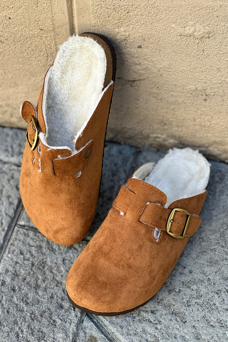 Mules sabots fourrées suédine camel avec boucle réglable