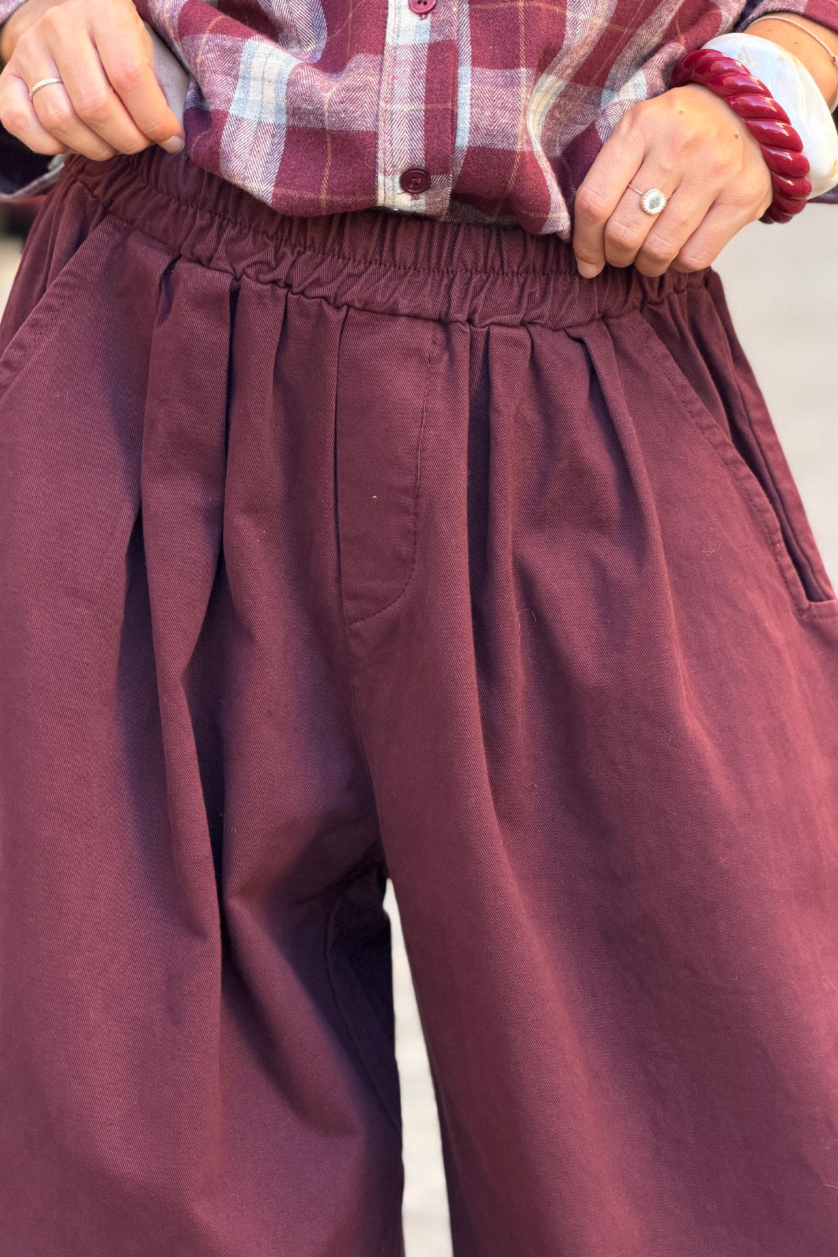 Pantalon aubergine coupe ballon confort taille élastique