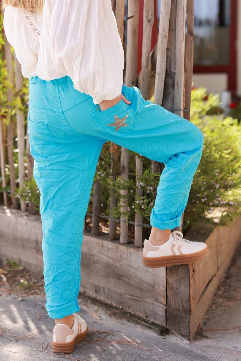 Pantalon confort bleu azur en toile stretch étoile brillante paillettes