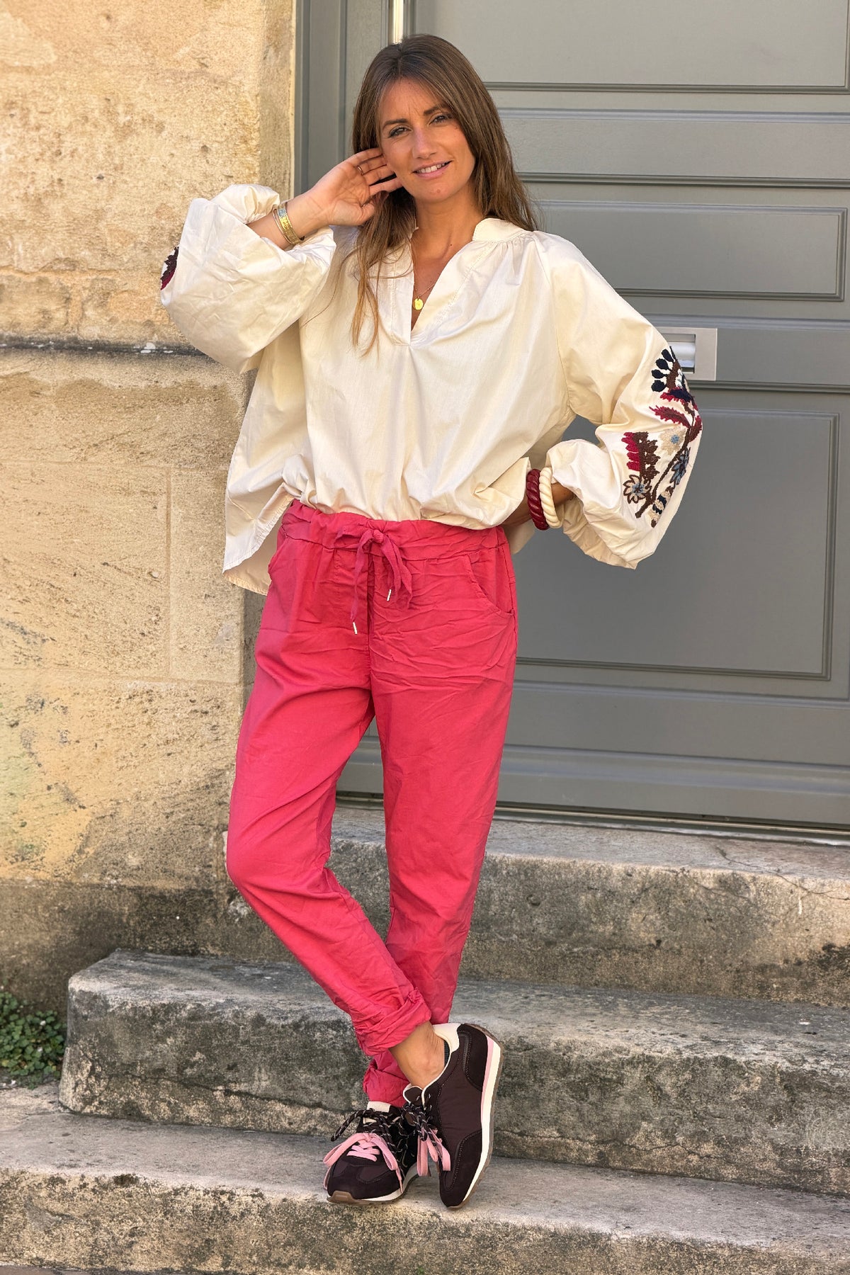 Pantalon confort framboise en toile stretch étoile brillante paillettes
