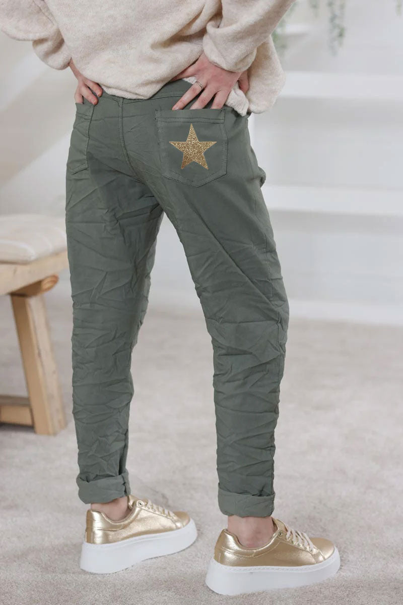 Pantalón confort caqui de lona elástica con estrellas brillantes y purpurina