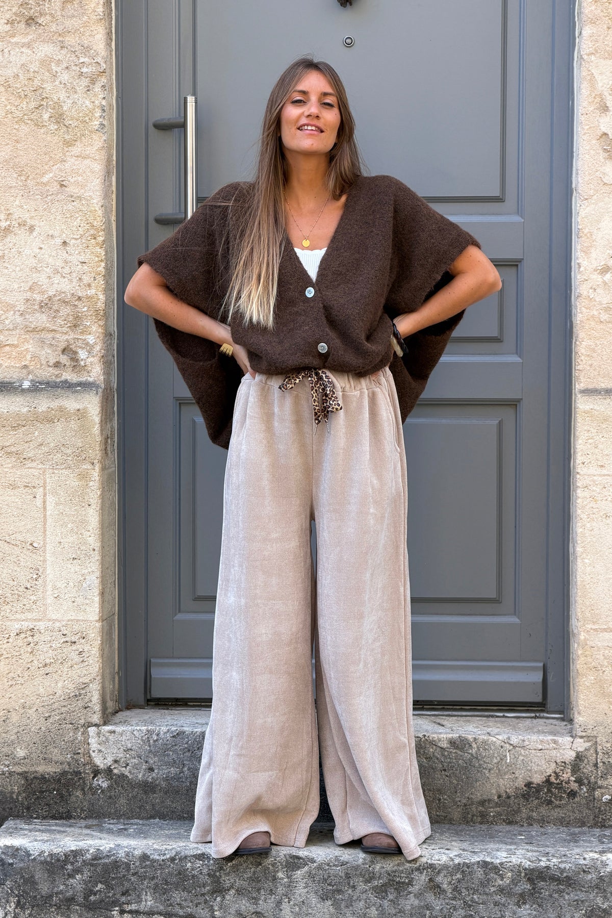 Pantalon confort large et souple beige en velours taille élastique lien léopard