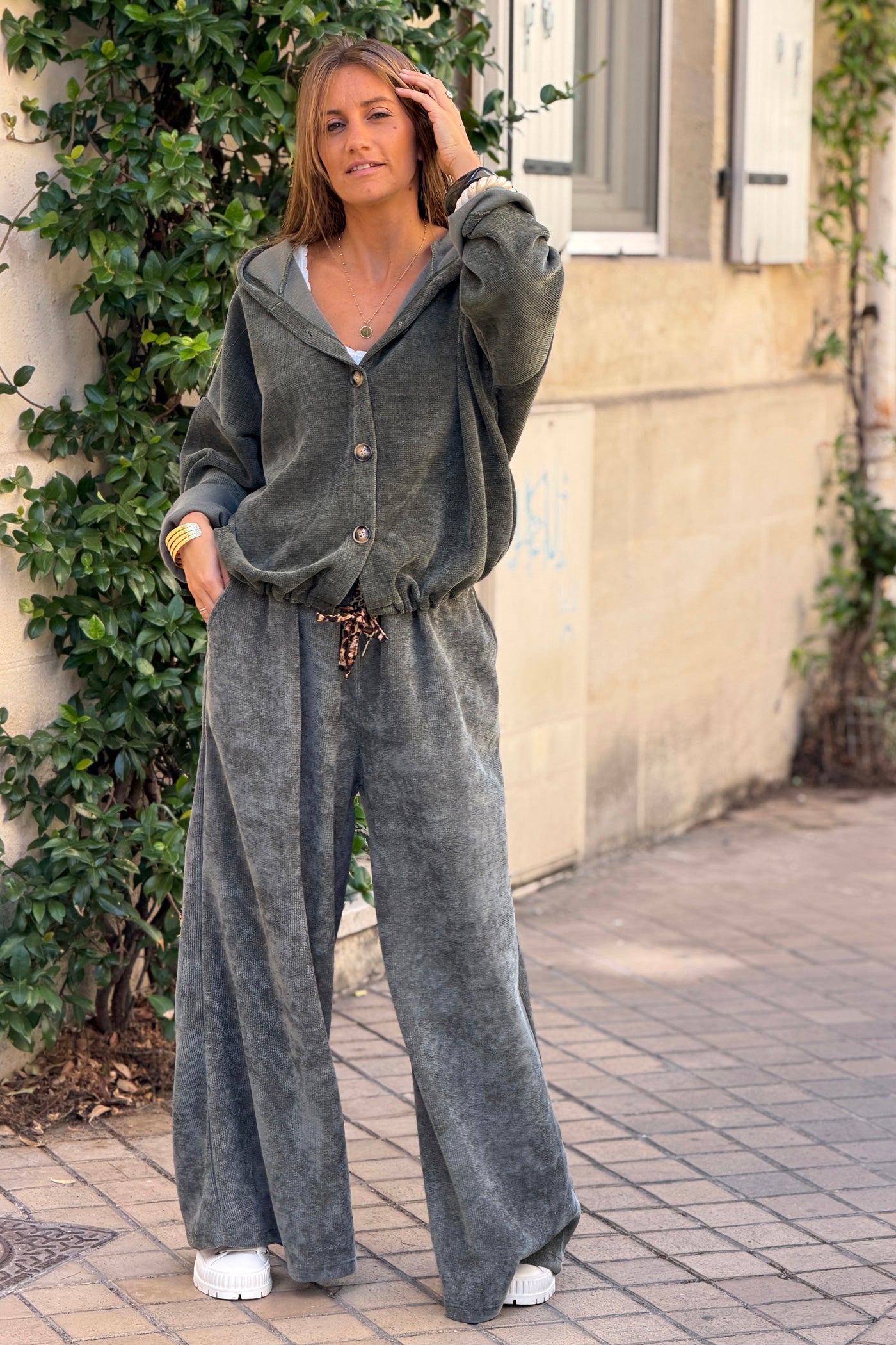 Pantalon confort large et souple kaki en velours taille élastique lien léopard
