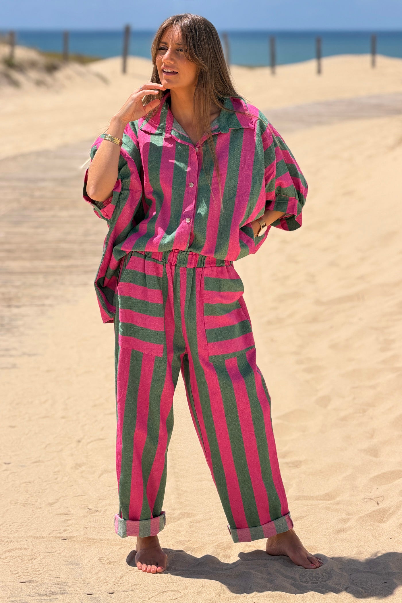 Pantalon en coton texturé rayures larges fuchsia détail grandes poches taille élastique