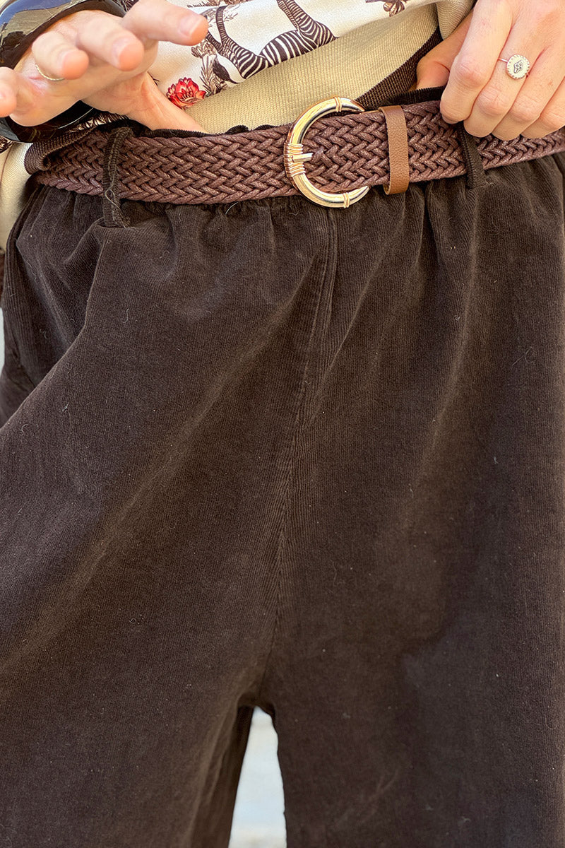 Pantalones marrones de pana elástica con pernera ancha y cintura trenzada