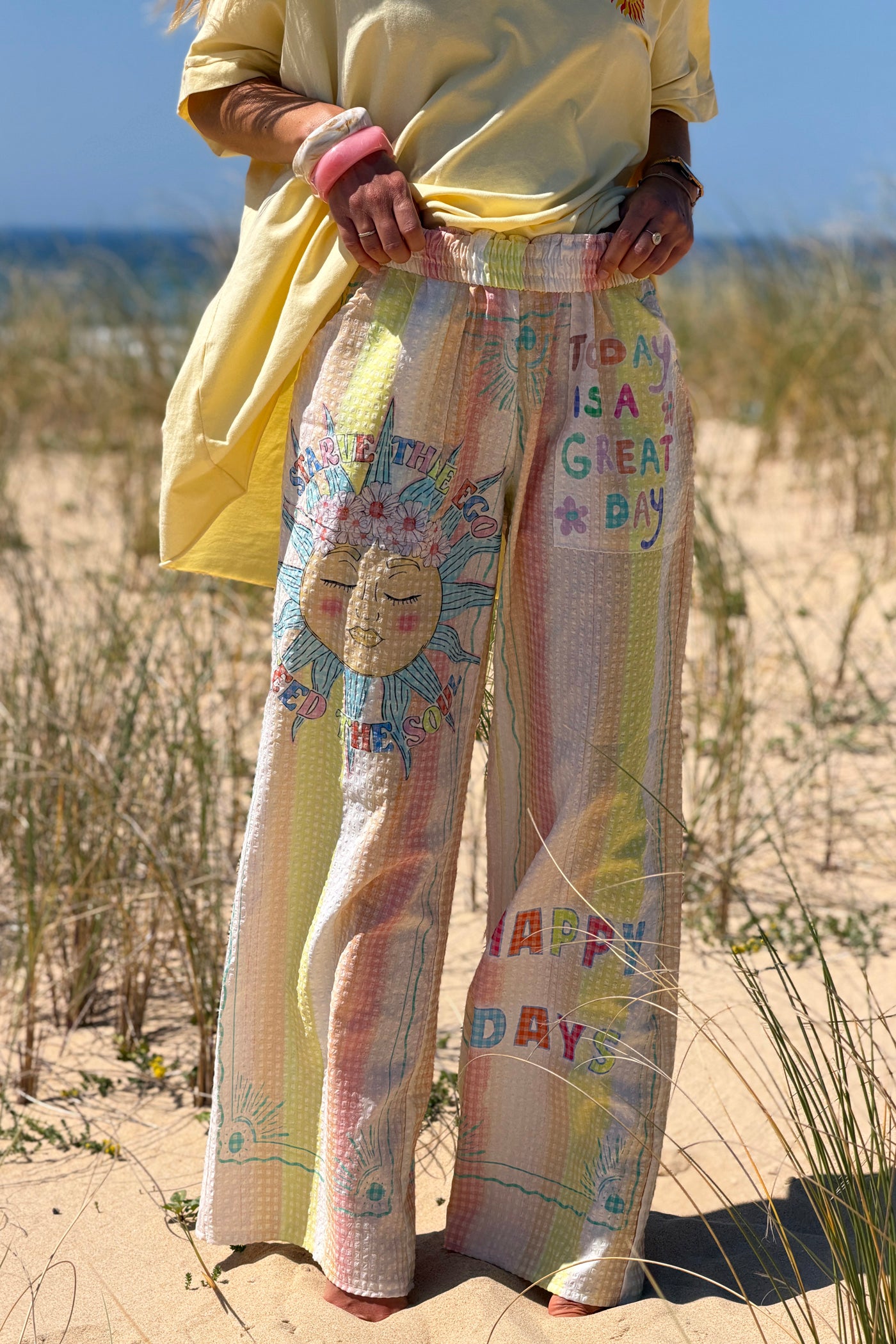 Pantalon large en seersucker jaune motif soleil fleuri Happy Days taille élastique