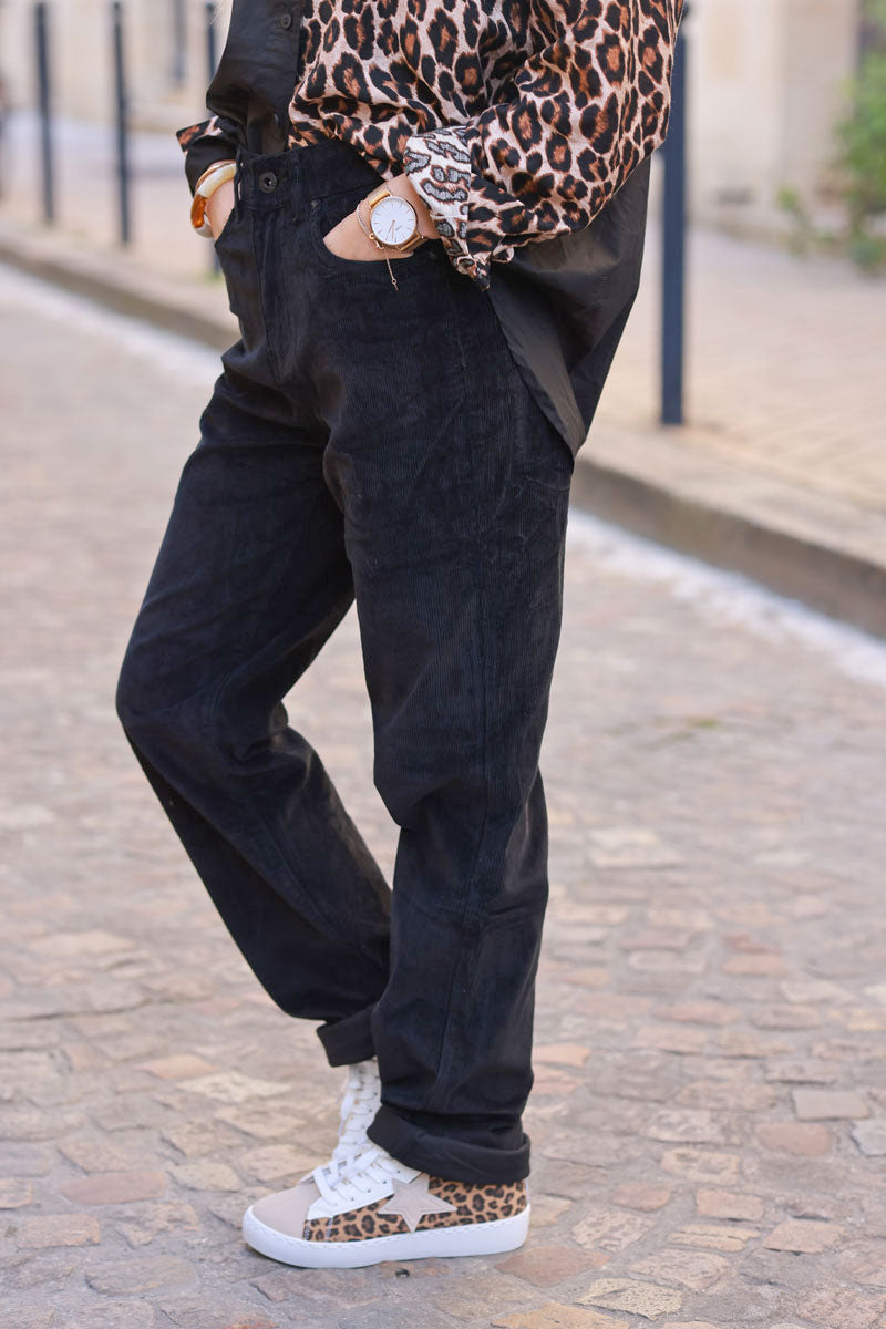Pantalon noir en velours côtelé coupe droite