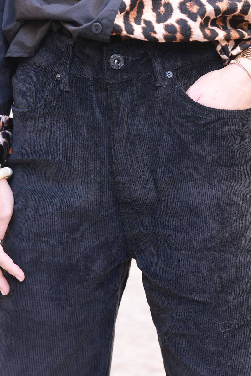 Pantalon noir en velours côtelé coupe droite