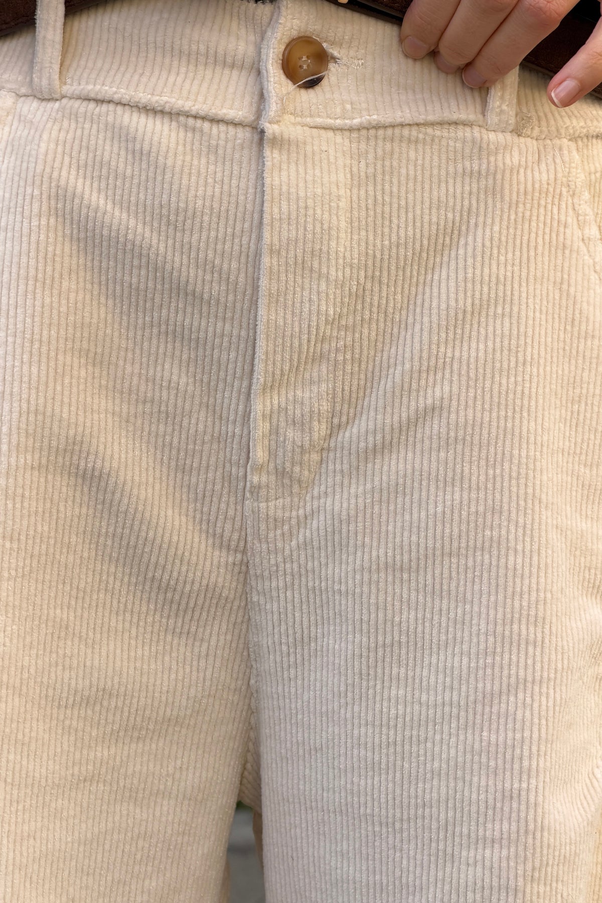 Pantalon stretch et confort beige en velours côtelé coupe barrel