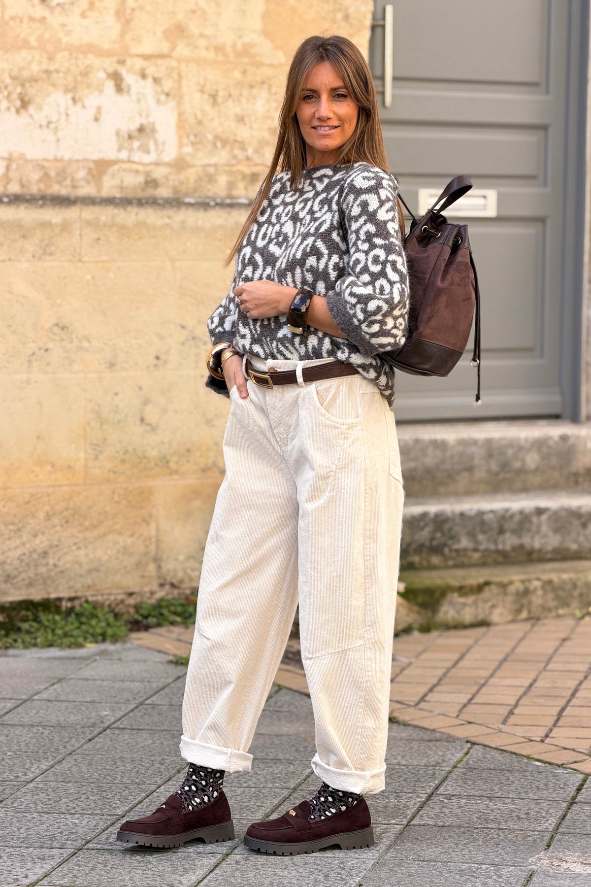 Pantalon stretch et confort beige en velours côtelé coupe barrel