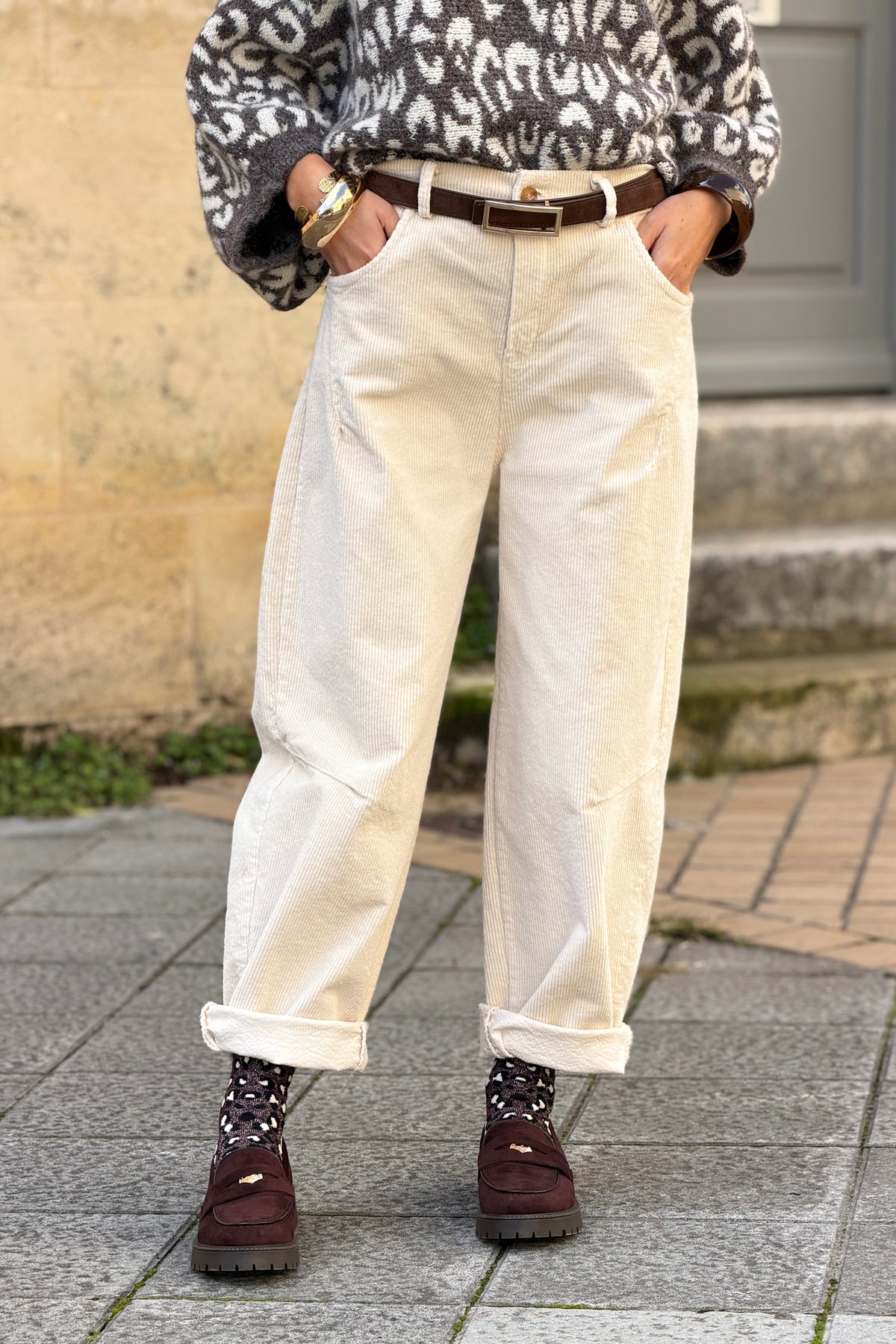 Pantalon stretch et confort beige en velours côtelé coupe barrel