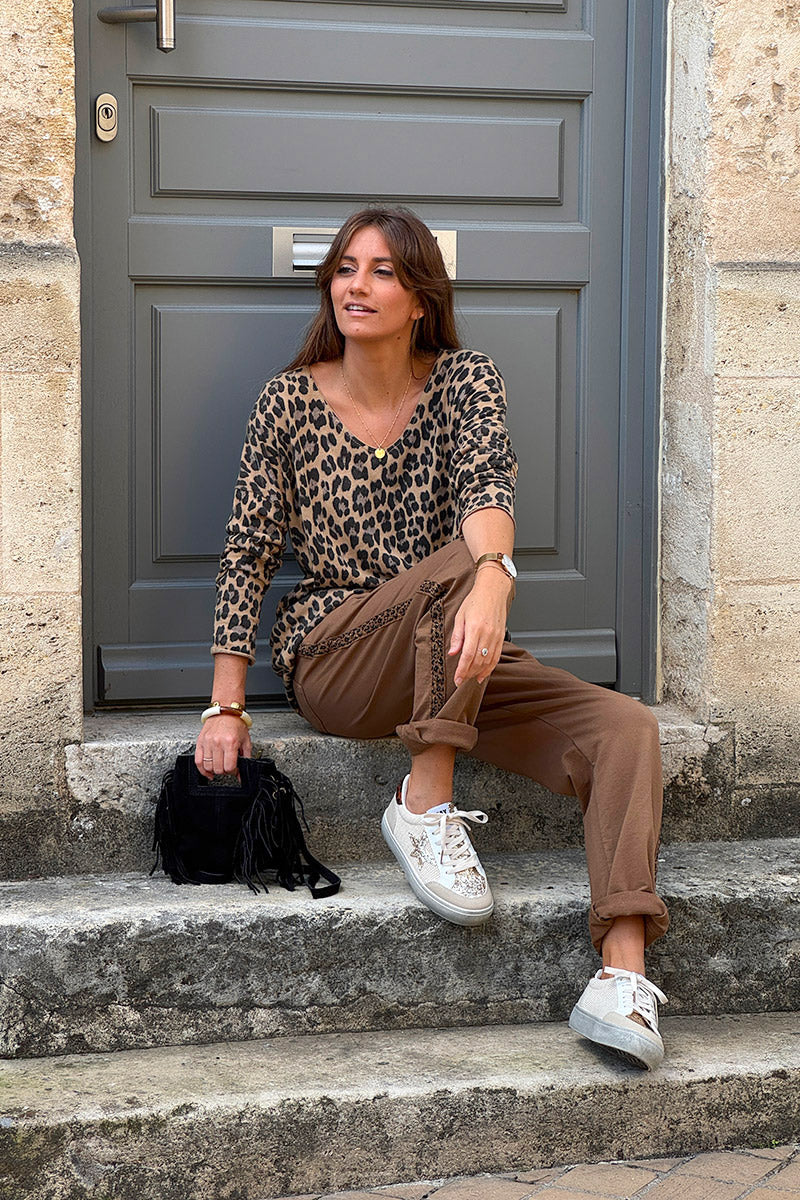 Petit pull jersey Camel imprimé léopard col v manches longues