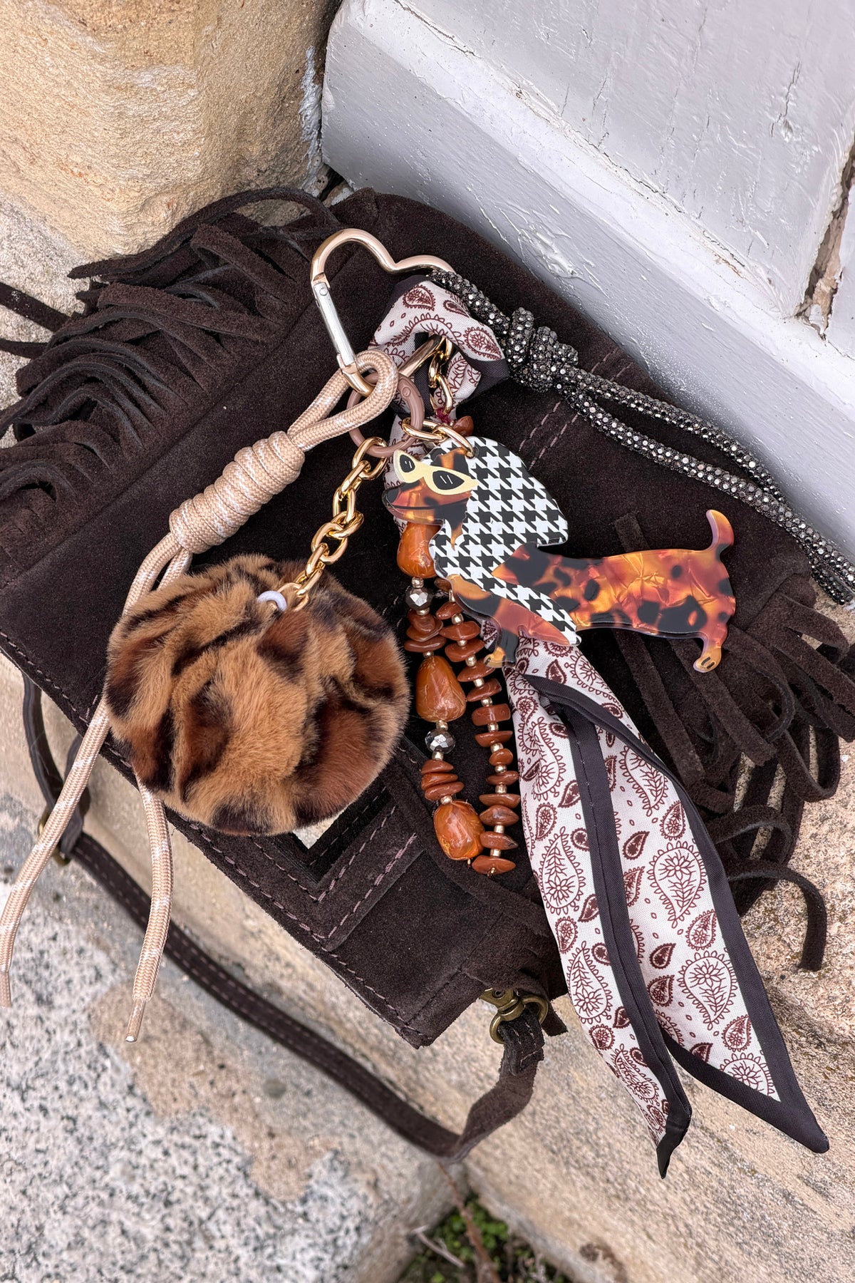 Porte clé de sac foulard perles breloques et pompon léopard